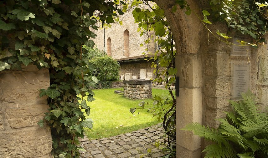 Bild: Der Klostergarten l&auml;dt am Sonntag zum kostenlosen Besuch
