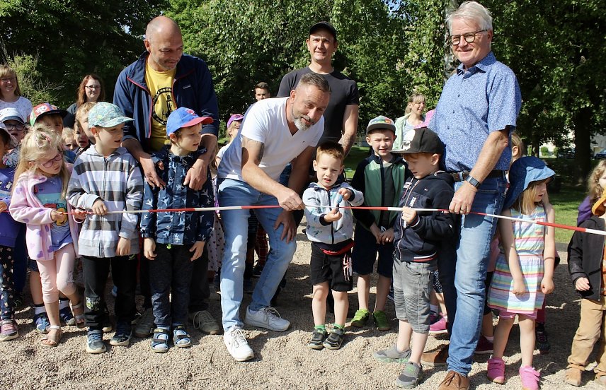 Bild: Feierliche Er&ouml;ffnung des neuen Spielplatzes in Bad Langensalza Nord