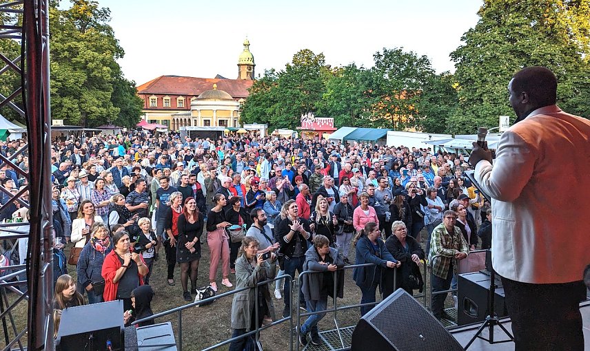 Bild: Nicht nur der Tenor Marvin Scott begeisterte ein riesiges Publikum beim Residenzfest in Sondershausen, mit seiner gewaltigen Stimme