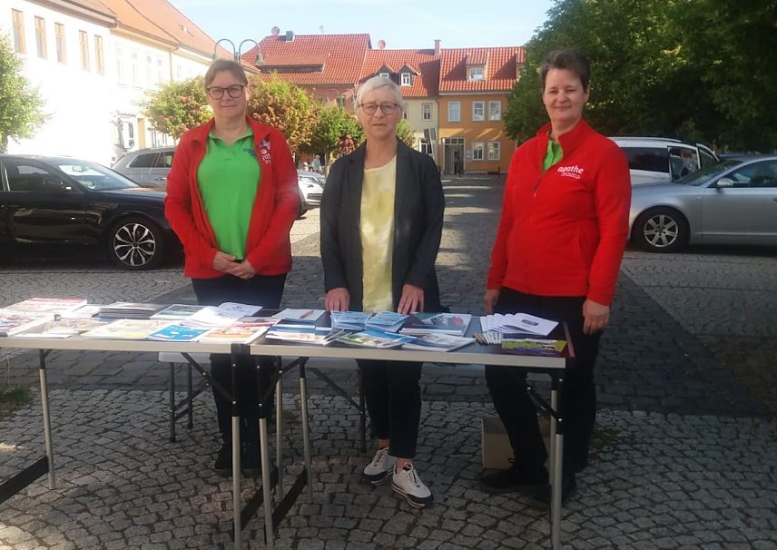 Bild: AGATHE Team auf dem Wochenmarkt in Greu&szlig;en