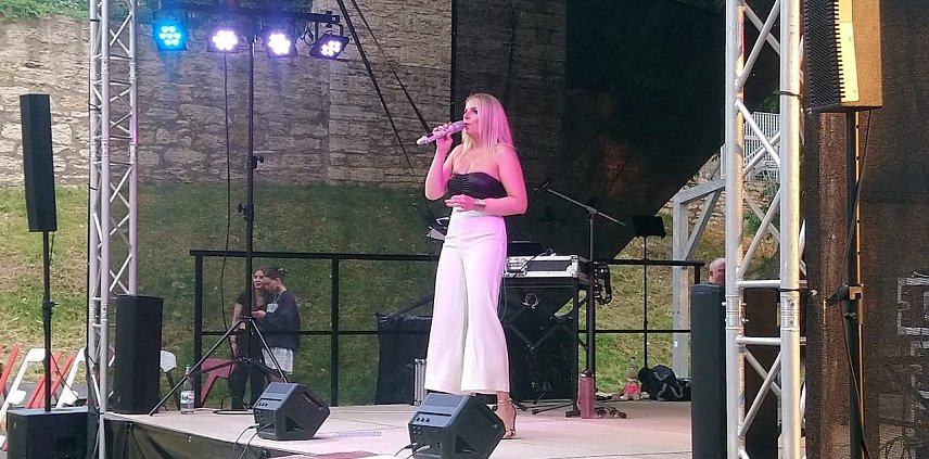 Bild: Ausgelassene Stimmung bei bester Schlagermusik gestern Abend auf dem Brunnenfst