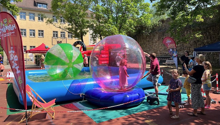 Bild: Das Kinderfest auf dem Petersberg wartete mit Spie und Spa&szlig; auf