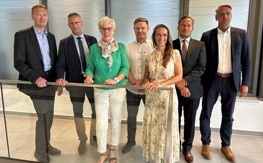 Bild: Aufsichtsrat (v.l.) Andre Vollmer, Gunther Hebestreit, Doris Schilling, Mike Szybalski, Dr. Kareen Schlangen, Alexander Link, Stefan Klante