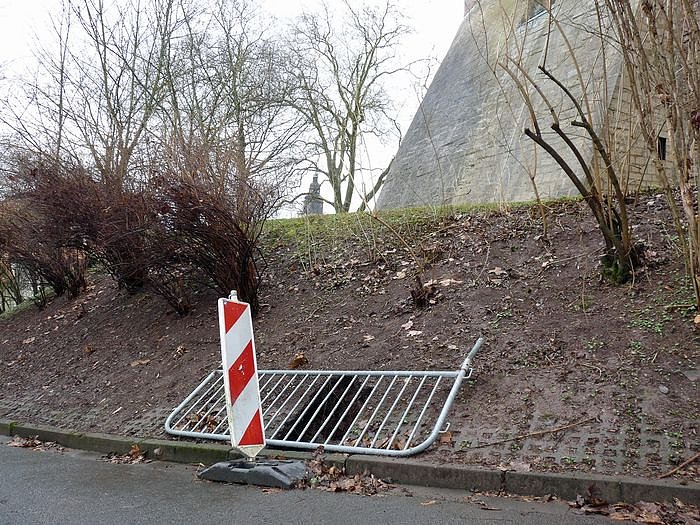 Bild: Erdfall am Schloss