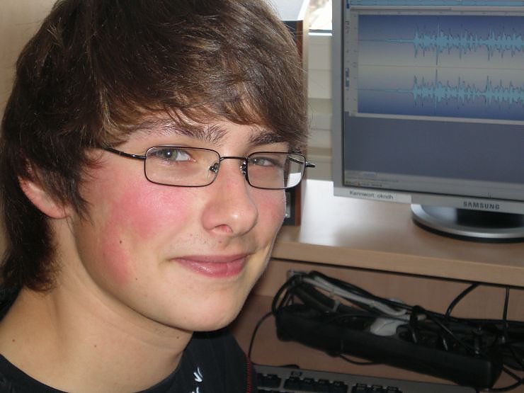 Bild: Max Nottrodt bei der Arbeit an seinem Radiobeitrag