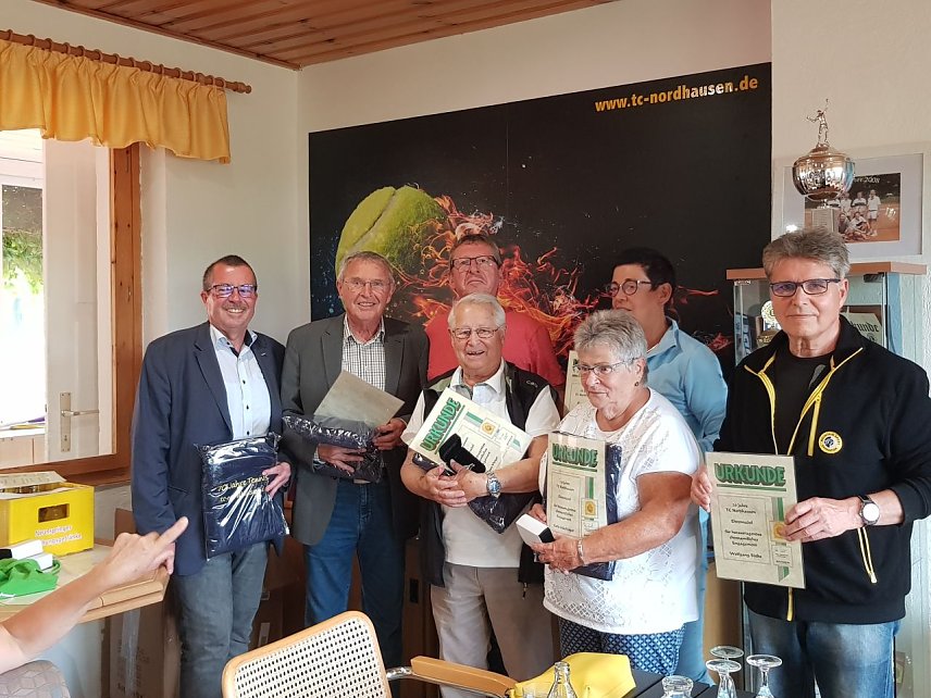 Bild: v.l: Vereinsvorsitzender Peter Behrschmidt, Bernd Franke, Michael Lupprian, Klaus Meyer, Karla Oelsch&auml;ger, Bettina Henning und Wolfgang B&auml;the. Nicht auf dem Bild Konrad Lincke