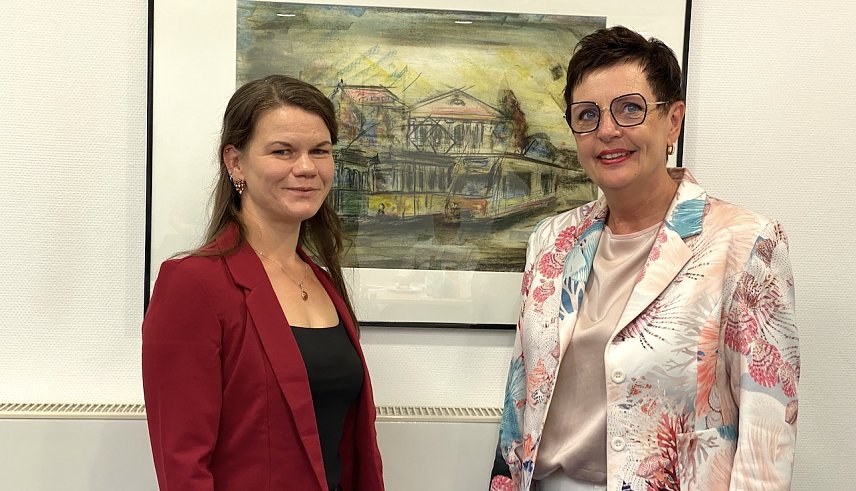 Bild: Tabea Meyer (l.) &uuml;bernimmt im August die Aufgaben der Pressesprecherin der Agentur f&uuml;r Arbeit 