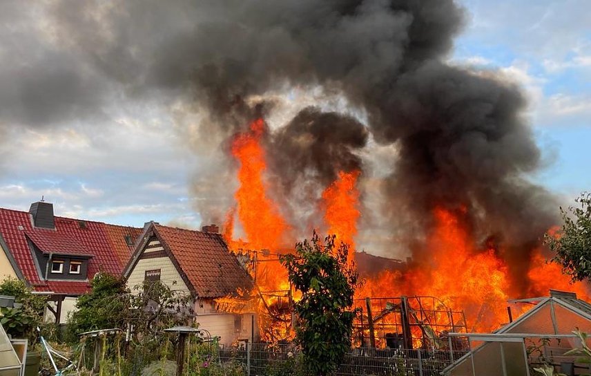 Bild: Feuer in der Kantstra&szlig;e in Salza