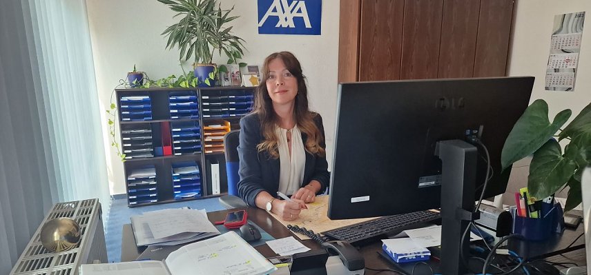 Bild: Antje M&uuml;ller in ihrem Nordh&auml;user B&uuml;ro