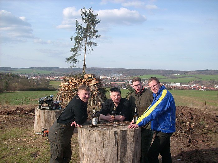 Bild: Vorbereitung Osterfeuer