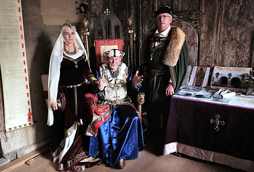 Bild: Selbst die Majest&auml;ten Heinrich I. und die Heilige Mathilde schauen beim Altstadtfest vorbei