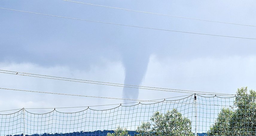 Bild: Trichterwolke vom Sportplatz in Wollersleben aus fotografiert
