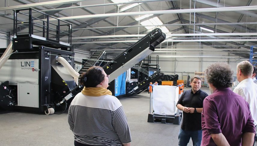 Bild: Der gro&szlig;e Wurf: das ThIWert verf&uuml;gt seit M&auml;rz &uuml;ber eine eigene mobile Recyclinganlage zur Materialtrennung