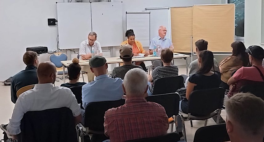 Bild: Kritische Fragen hatten die Gr&uuml;nen-Politiker gestern in der Rothleimm&uuml;hle zu beantworten