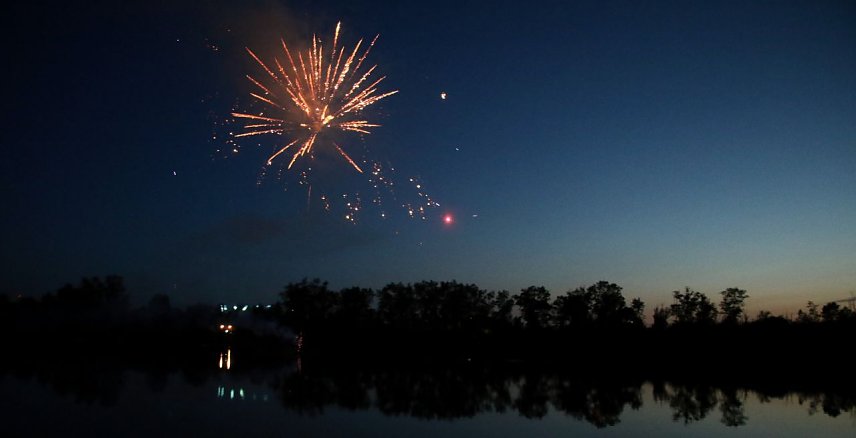 Bild: Das Lichterfest wurde gestern am Kiesschacht mit reichlich Feuerwerk gefeiert