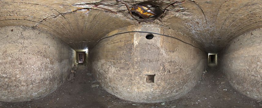Bild: Blick in den Splitterschutzgraben.