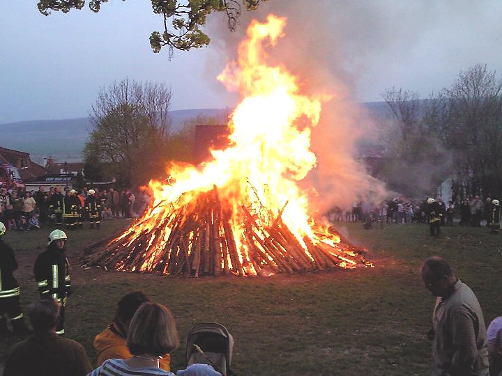 Bild: Vom Osterfeuer Bad Frankenhausen