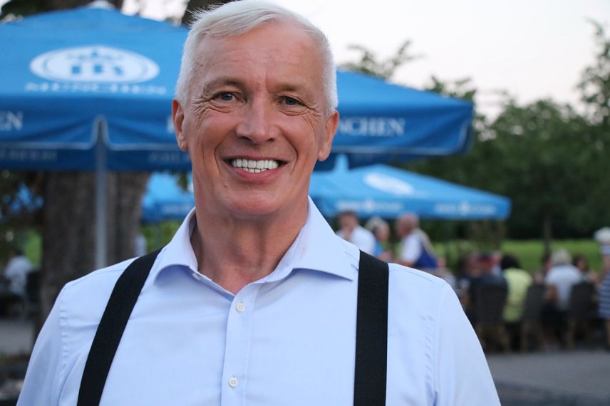 Bild: Der strahlende Sieger des ersten Wahlgangs, J&ouml;rg Prophet