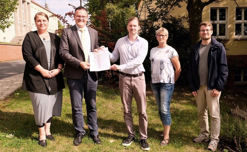 Bild: v.l.n.r.: Jenny Ettrich, Prof. Dr. J&ouml;rg Wagner, Jens Hegemann, Silke Umann, Daniel Harder