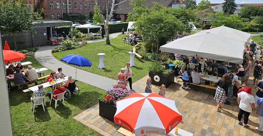 Bild: Sommerfest im Rolandhaus