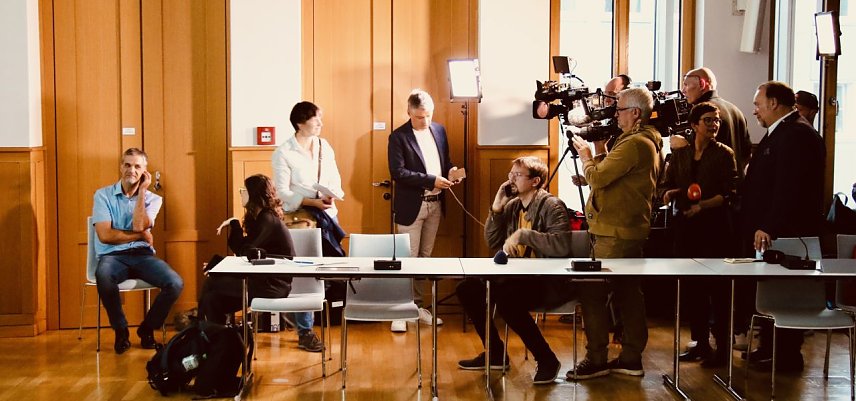Bild: Medienrummel im Nordh&auml;user Ratssaal