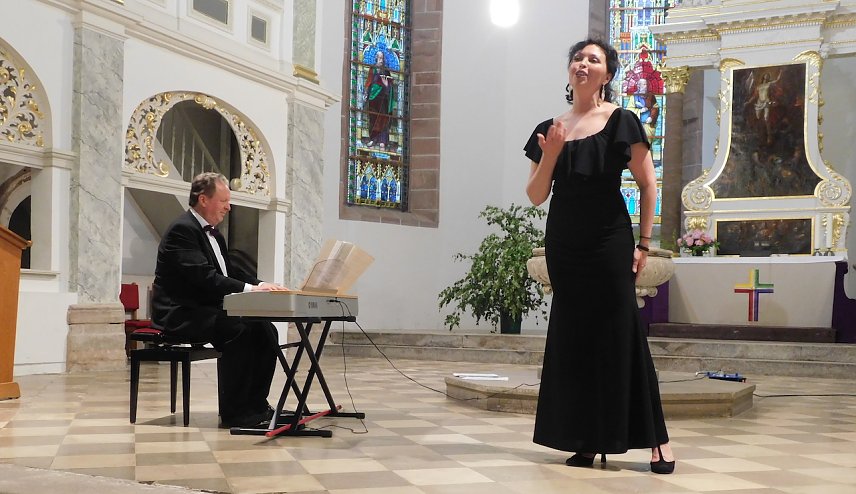 Bild: Anna Ivanishko (Sopran); Ronald Uhlig am Klavier (Archiv)