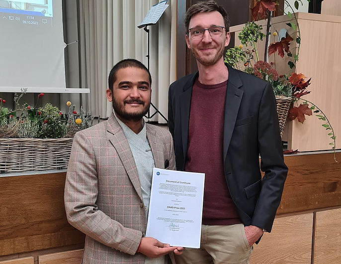 Bild: Sandip Bhatta & Dr. Pascal Leibbrandt