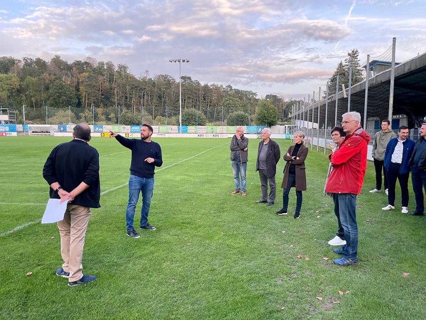 Bild: Die Lions und die Rotarier zu Gast im AKS