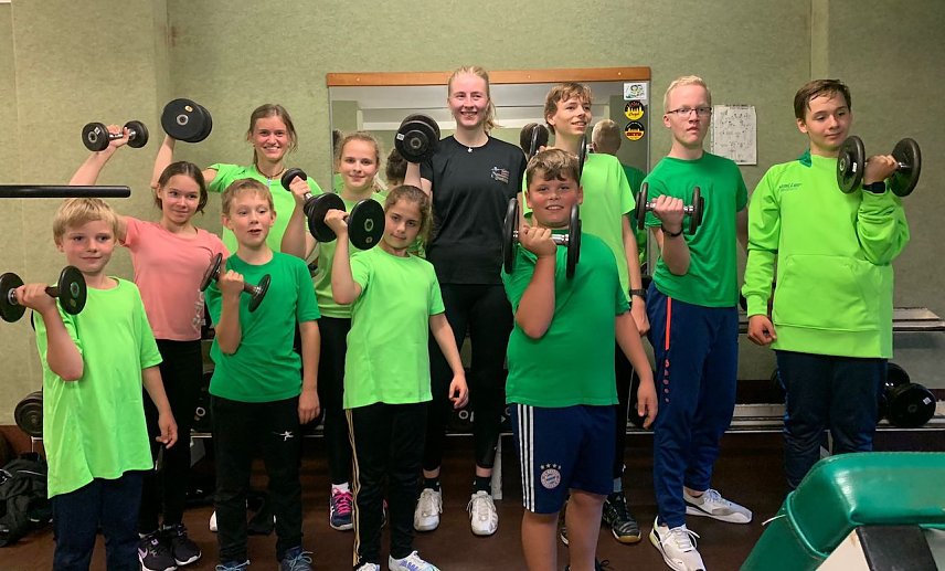Bild: Nordhausens Fechtnachwuchs beim Krafttraining