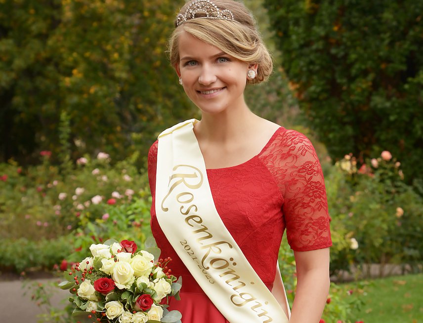 Bild: Rosenk&ouml;nigin Melanie f&uuml;hrte das Zepter souver&auml;n durch die Corona-Jahre. Jetzt echt sie eine Nachfolgerin 