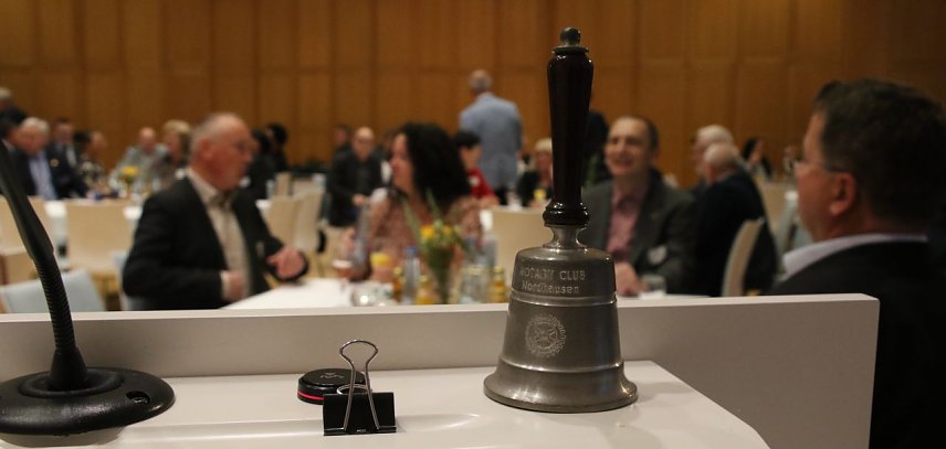 Bild: Mit dieser Glocke fing vor 30 Jahren alles an - ein Geschenkn des Mutterclubs aus Bad Lauterberg
