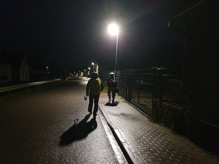 Bild: Das n&auml;chtliche Hergisdorf erreichten wir um 2:14 am Sonntag. Der n&auml;chste Ort in f&uuml;nf Kilometern Entfernung ist Eisleben.