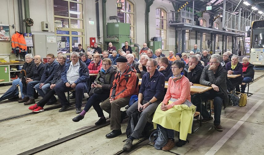 Bild: Lesung im Stra&szlig;enbahndepot