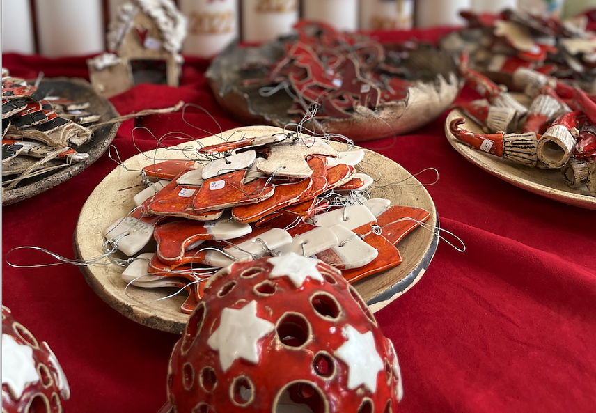 Bild: Handgefertigter Schmuck f&uuml;r die Advents- und Weihnachtszeit aus der Lebenshilfe