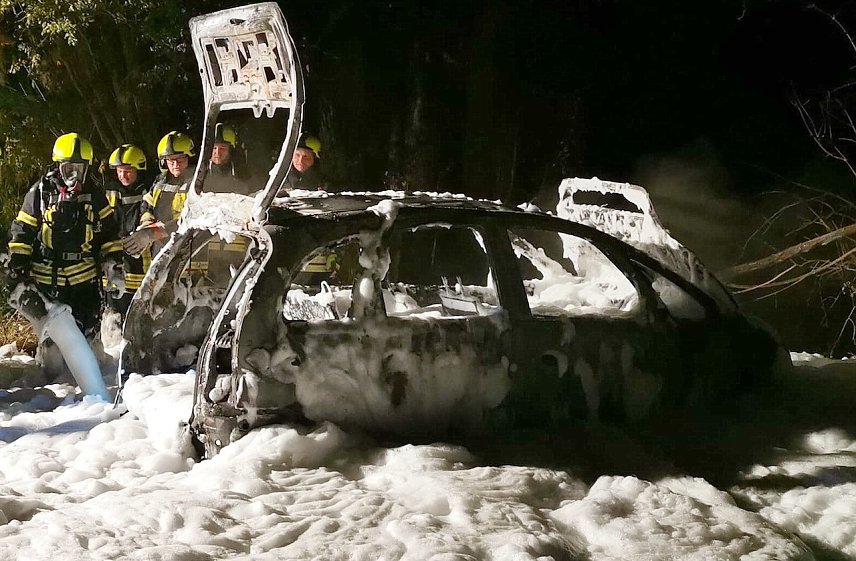 Bild: Auto brannte in Gro&szlig;werther