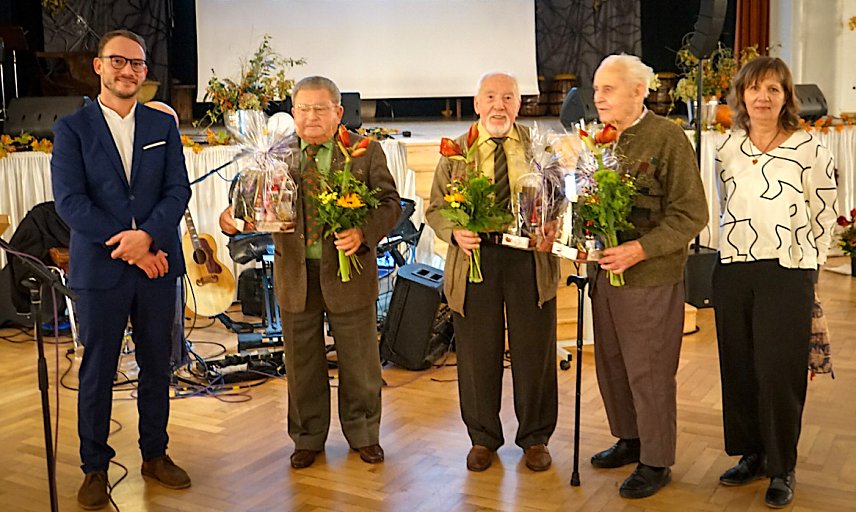 Bild: Heinz B&ouml;ttger (90) und G&uuml;nter Deitlaff (93) aus M&uuml;hlhausen sowie Herbert Junge (91) aus Nordhausen begingen ihr 75.Gewerkschaftsjubil&auml;um