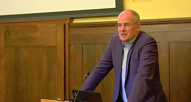 Bild: Musste viel Kritik einstecken: Landrat Matthias Jendricke