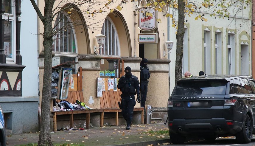 Bild: Polizeieinsatz in der Hesser&ouml;der Stra&szlig;e