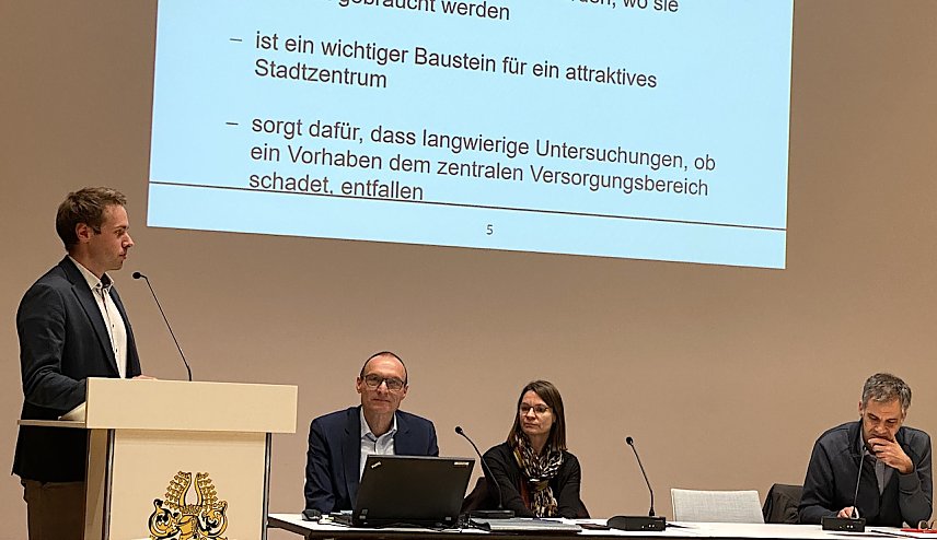 Bild: Stadtverwaltung und Planungsb&uuml;ro verteidigten ihr Konzept
