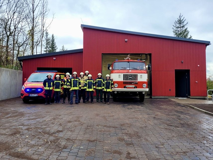 Bild: Neues Ger&auml;tehaus der Freiwilligen Feuerwehr Petersdorf