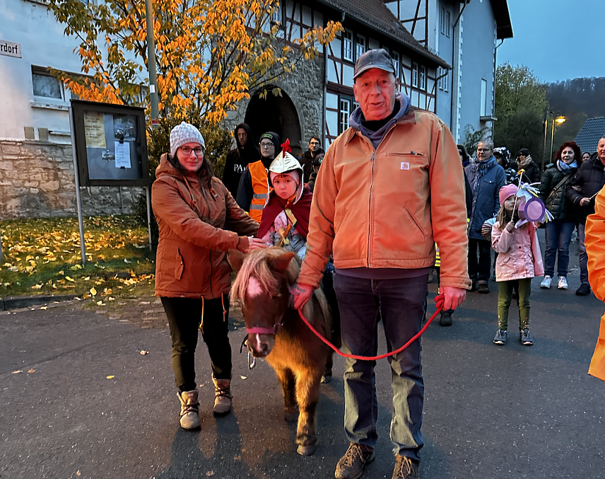 Bild: Martinsumzug in Gro&szlig;furra