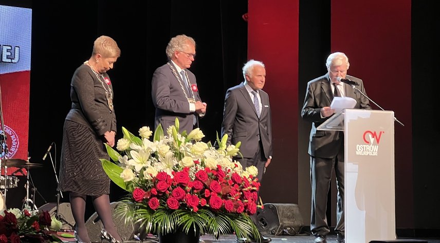 Bild: In Partnerstadt Ostr&oacute;w Wielkopolski v.l.n.r. Beata Klimek (Stadtpr&auml;sidentin), Jaroslaw Lisiecki (Stadtratsvorsitzender Ostr&oacute;w Wielkopolski), Peter Uhley (2. Ehrenamtlicher Beigeordneter Nordhauen), Peter Blonski (Vorsitzender des St&auml;dtepartnerschaftsvereins Nordhausen-Ostr&oacute;w Wielkopolski und Ehrenb&uuml;rger der Stadt Ostr&oacute;w Wielkopolski)