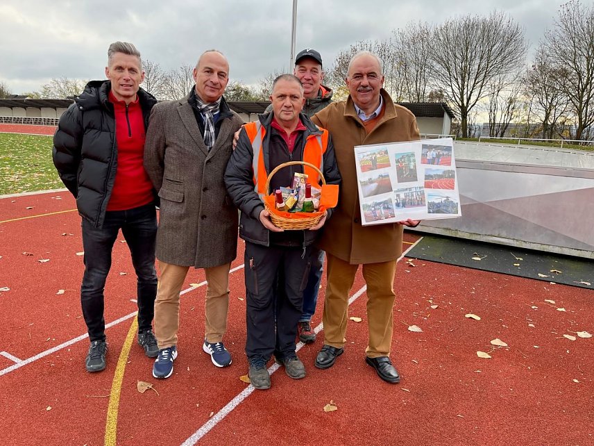 Bild: v. l.: Marco Bachmann (HSG Nordhausen), Gunnar Haase (LV Altstadt 98), Harald Liesegang, Jons Anhalt ( KFA Pr&auml;sident), Werner H&uuml;tcher (KFA -Ehrenpr&auml;sident)