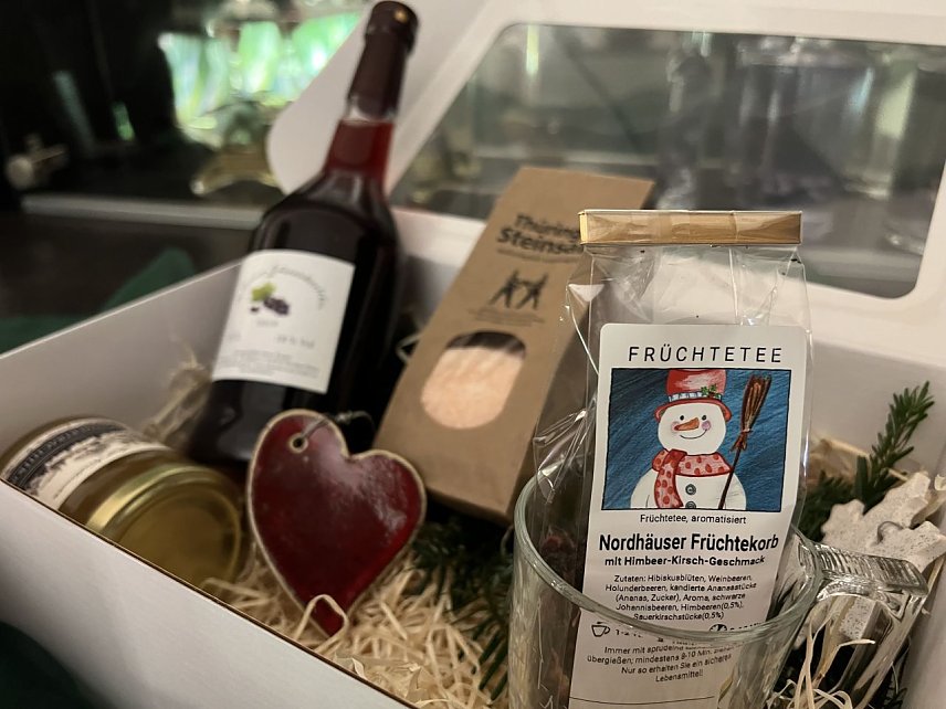 Bild: Festliche &Uuml;berraschungsbox