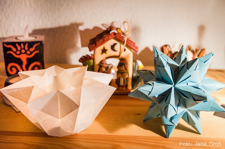 Bild: Adventsbasteln im Erz&auml;hlcaf&eacute; Sondershausen