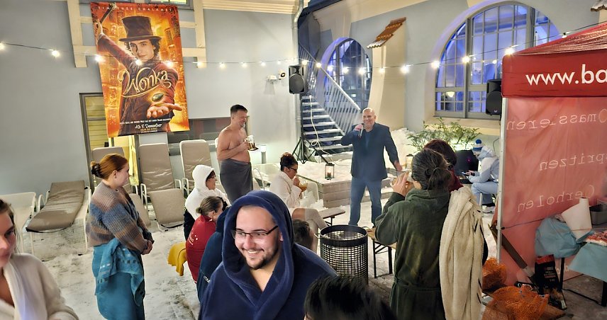 Bild: Partystimmung zur Mitternachtssauna