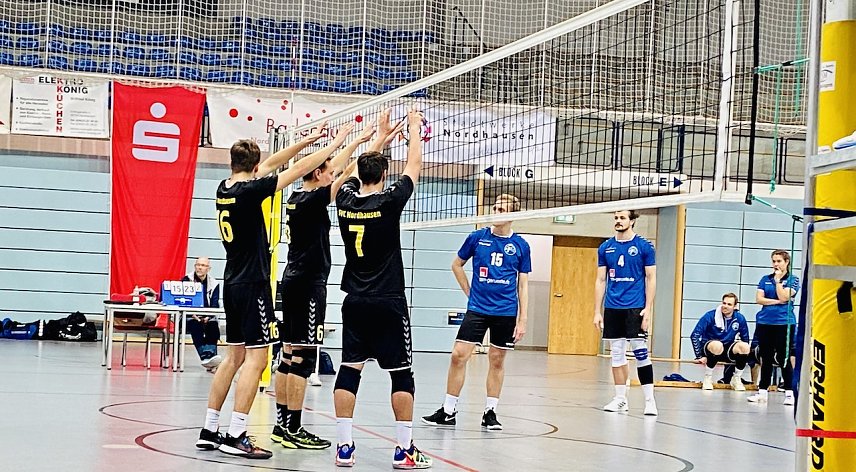 Bild: Wieder Live-Volleyball in der Ballspielhalle