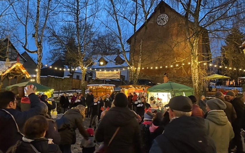 Bild: Lichterglanz und Weihnachtsstimmung im winterlichen Kleinberndten