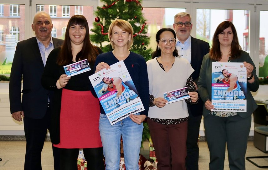 Bild: Indoor-Direktor Werner H&uuml;tcher, Katrin Bergmann (EVN), Jessica Piper (LK NDH), Vera Angelstein (KSK), Stefan N&uuml;&szlig;le (1. Beigeordneter), Sandra Hesse (BSZ LK NDH)