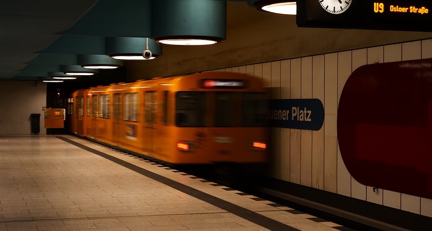 Bild: U-Bahn in Berlin - Momentaufnahme: Abfahrt